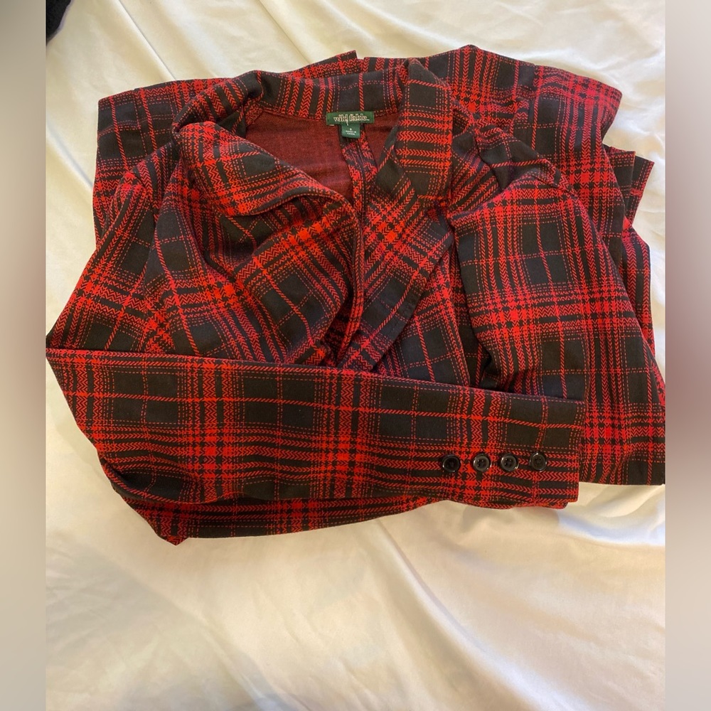 Woman’s blazer type coat size S.